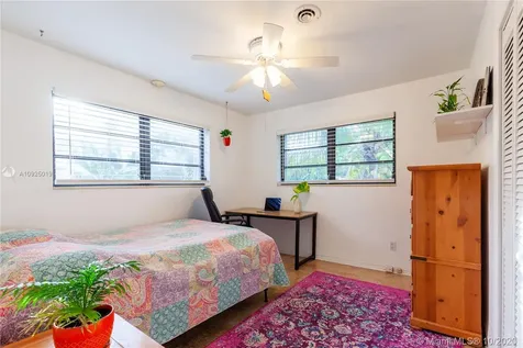 2550 NE 207th Terrace Miami FL 33180