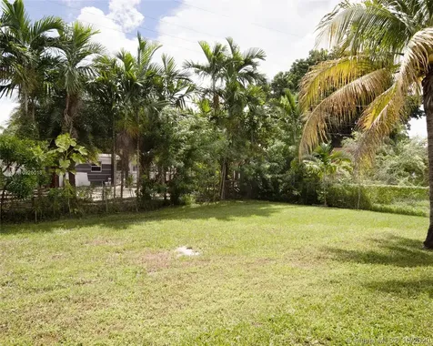 2550 NE 207th Terrace Miami FL 33180