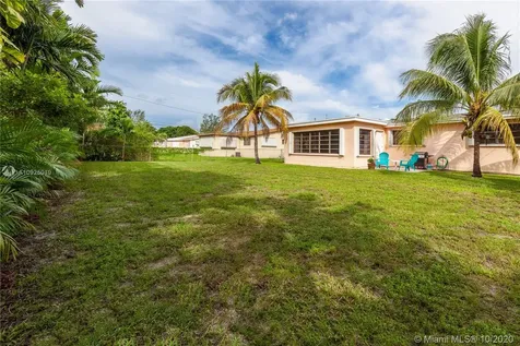2550 NE 207th Terrace Miami FL 33180