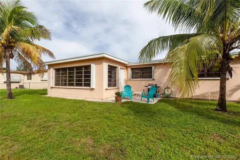 2550 NE 207th Terrace Miami FL 33180