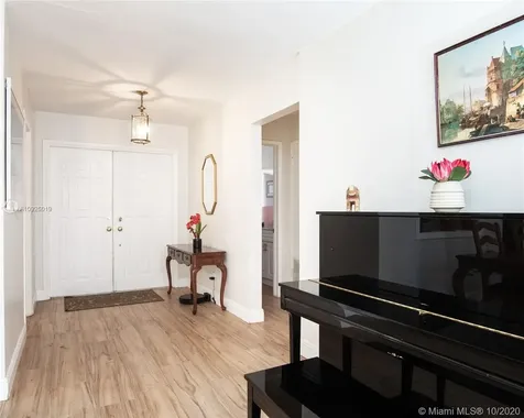 2550 NE 207th Terrace Miami FL 33180