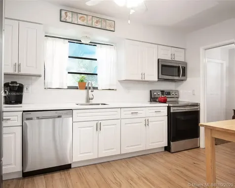 2550 NE 207th Terrace Miami FL 33180