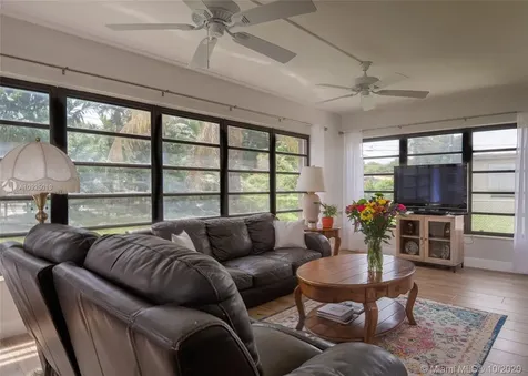 2550 NE 207th Terrace Miami FL 33180