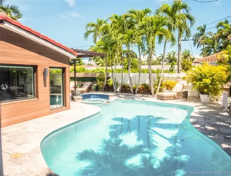 1121 N 13th Terrace Hollywood FL 33019