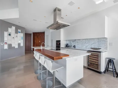68 SE 6th Street Miami FL 33131