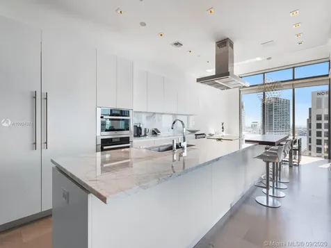 68 SE 6th Street Miami FL 33131