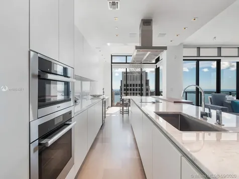 68 SE 6th Street Miami FL 33131