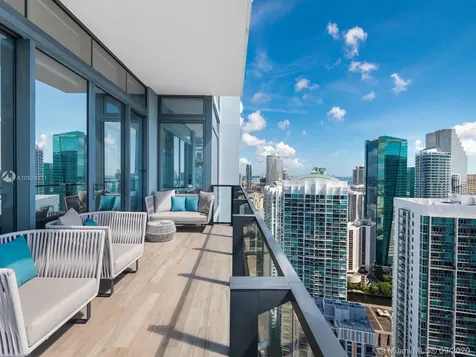 68 SE 6th Street Miami FL 33131
