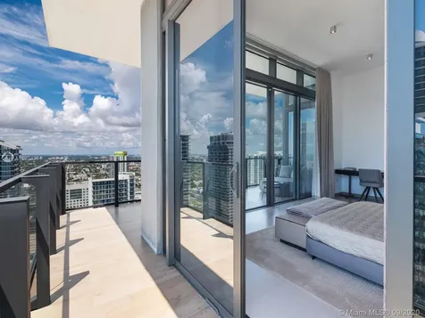 68 SE 6th Street Miami FL 33131