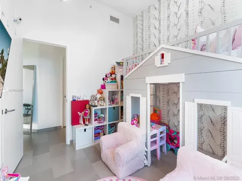 68 SE 6th Street Miami FL 33131