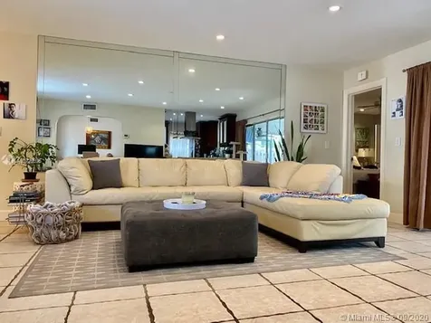 520 SW 70th Avenue Pembroke Pines FL 33023