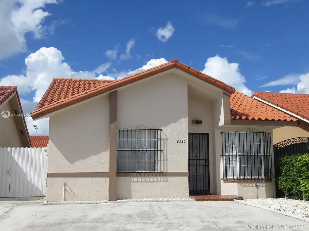 2525 W 73rd Place Hialeah FL 33016