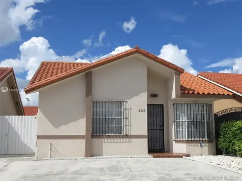 2525 W 73rd Place Hialeah FL 33016