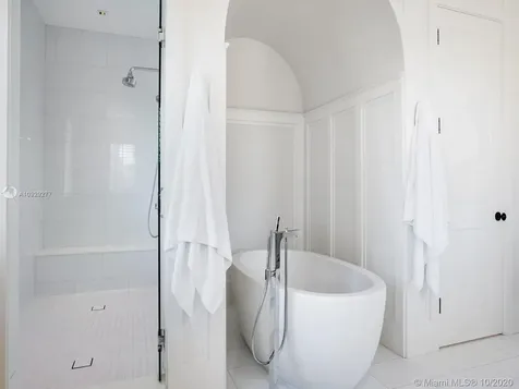 125 Solano Prado Coral Gables FL 33156