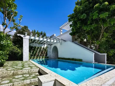 125 Solano Prado Coral Gables FL 33156