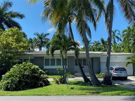 7720 Coquina Drive North Bay Village FL 33141