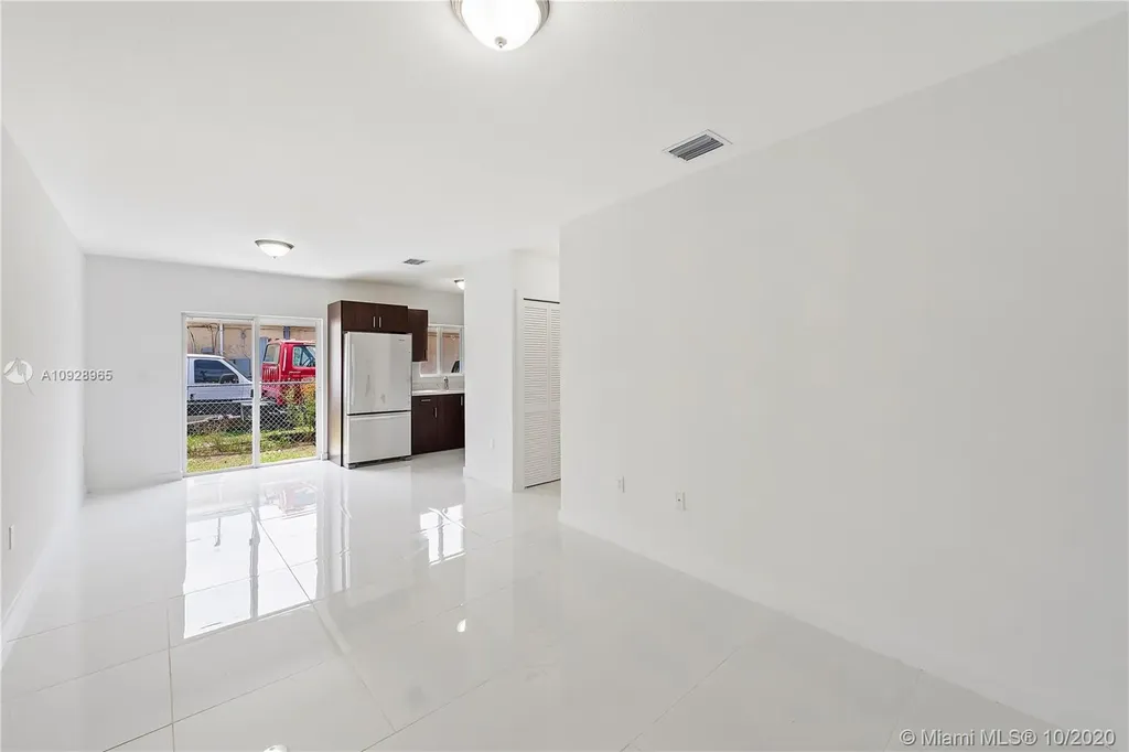 6835 NW 28th Avenue Miami FL 33147