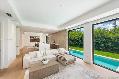 250 Palm Avenue Miami Beach FL 33139