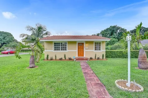 2724 Lincoln Street Hollywood FL 33020