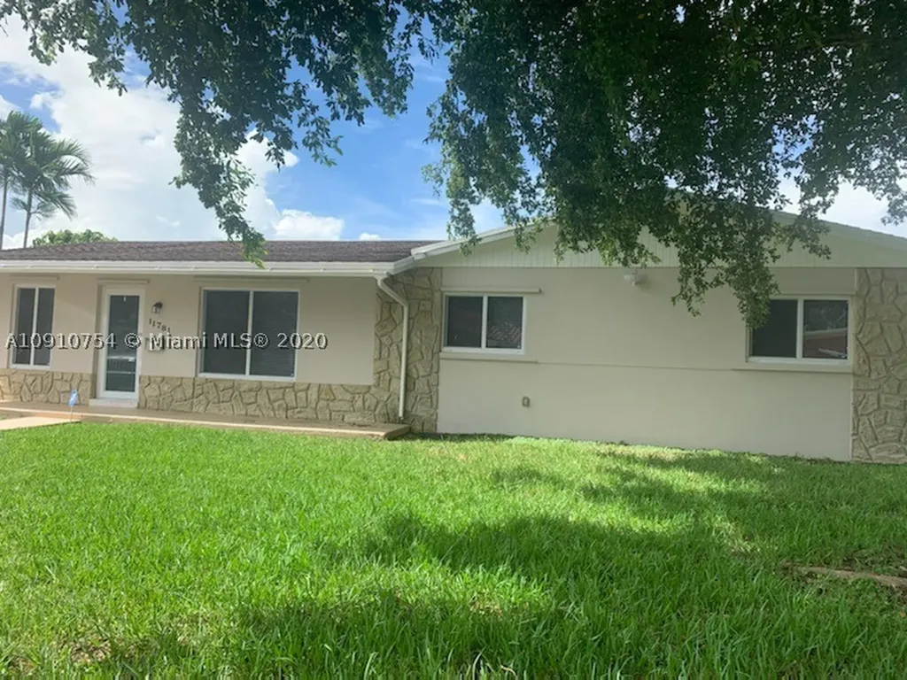 11781 SW 27th Street Miami FL 33175