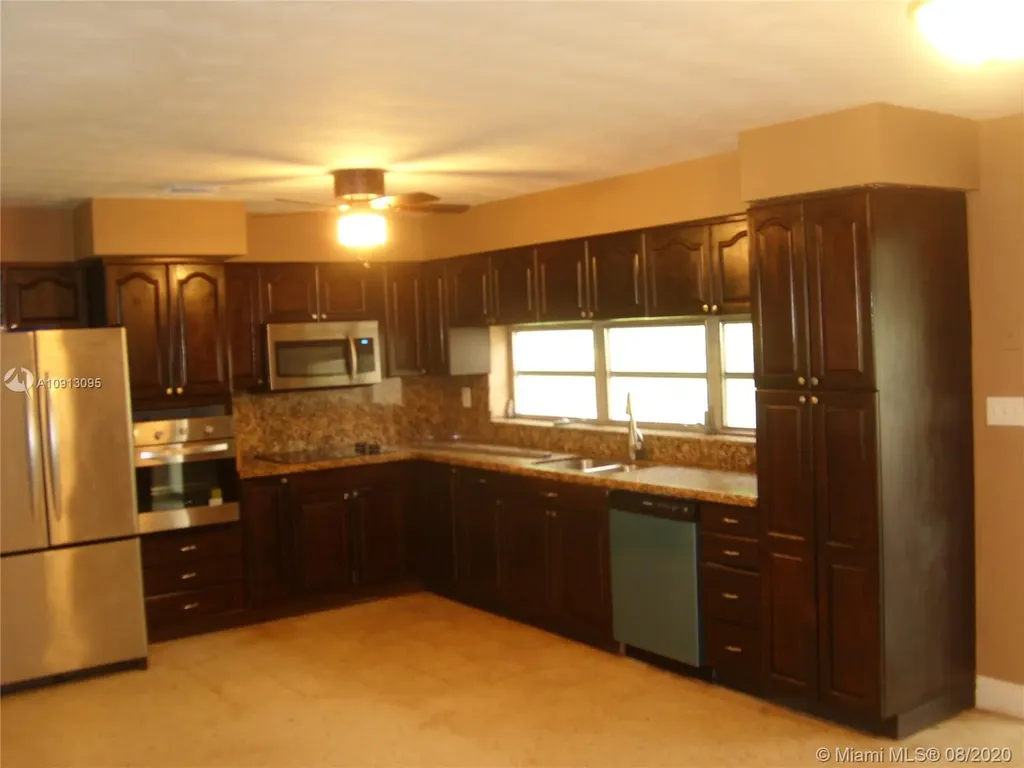 6920 SW 15th Street Pembroke Pines FL 33023