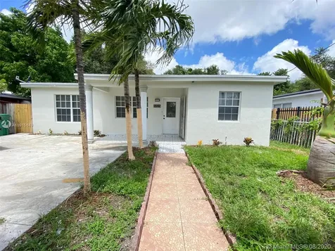 3325 NW 49th Street Miami FL 33142