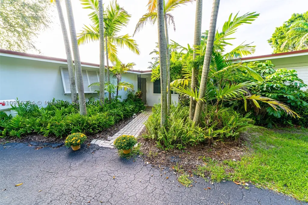 8701 SW 155th Terrace Palmetto Bay FL 33157