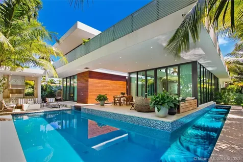 2300 Sunset Drive Miami Beach FL 33140