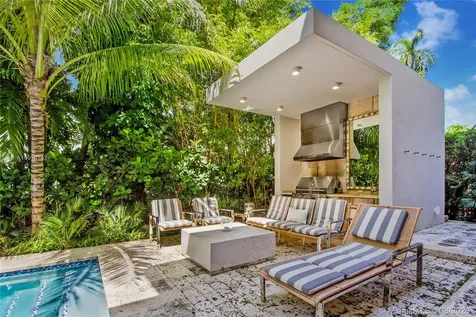 2300 Sunset Drive Miami Beach FL 33140