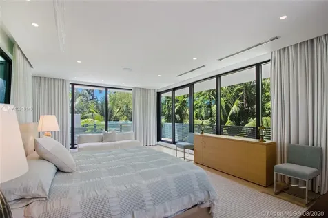 2300 Sunset Drive Miami Beach FL 33140