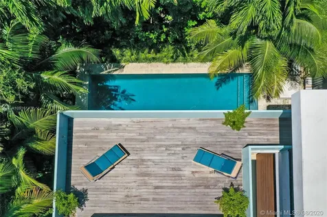 2300 Sunset Drive Miami Beach FL 33140