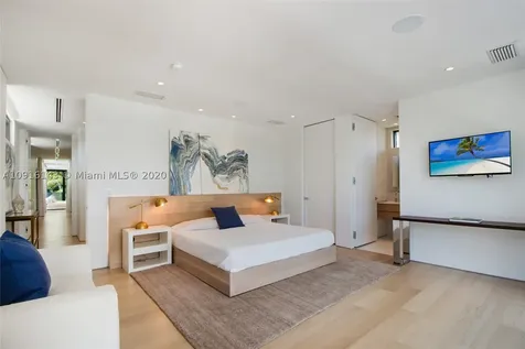 2300 Sunset Drive Miami Beach FL 33140