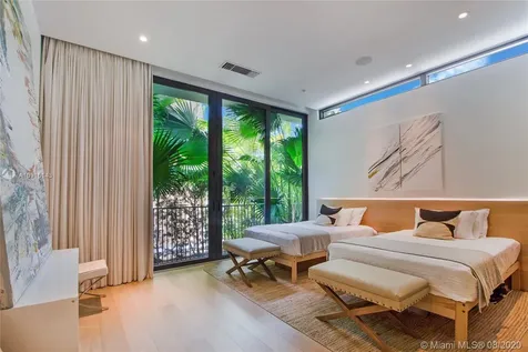 2300 Sunset Drive Miami Beach FL 33140