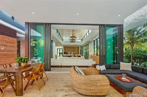 2300 Sunset Drive Miami Beach FL 33140