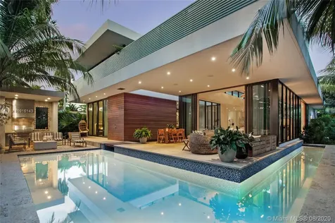 2300 Sunset Drive Miami Beach FL 33140