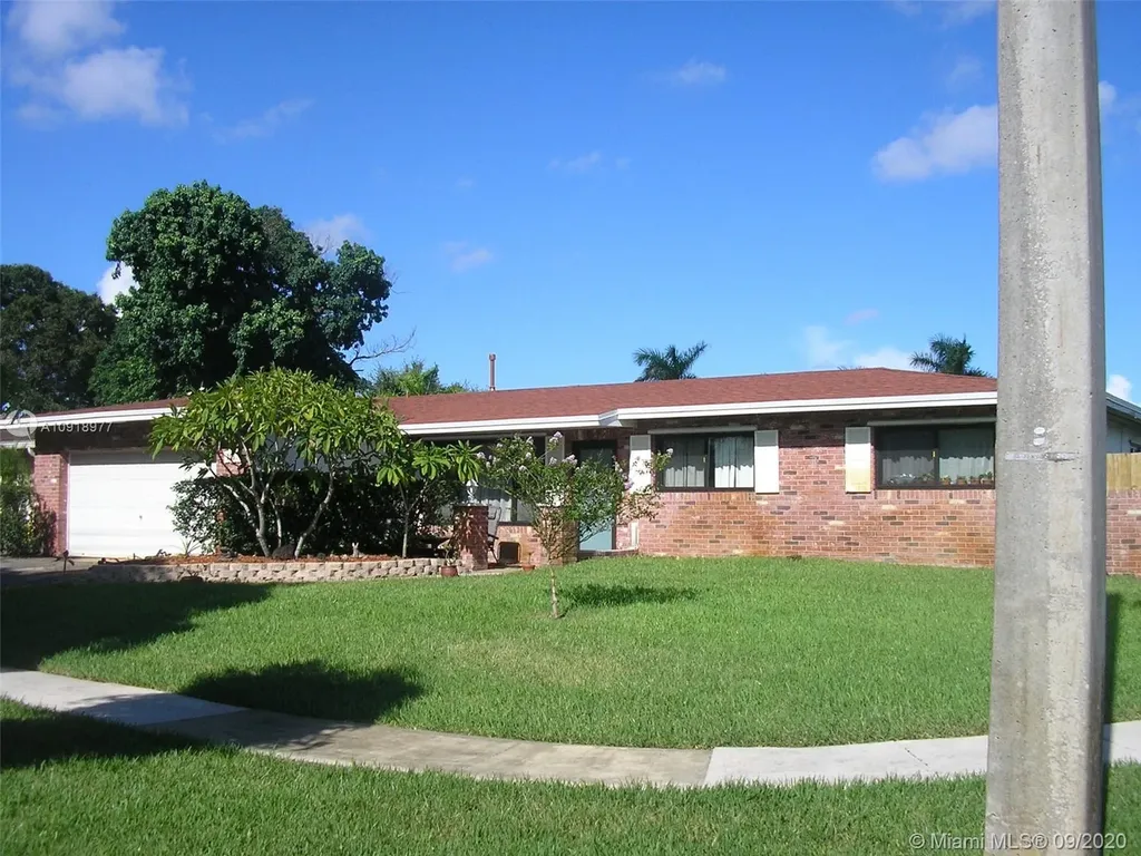 2051 NW 85th Way Pembroke Pines FL 33024