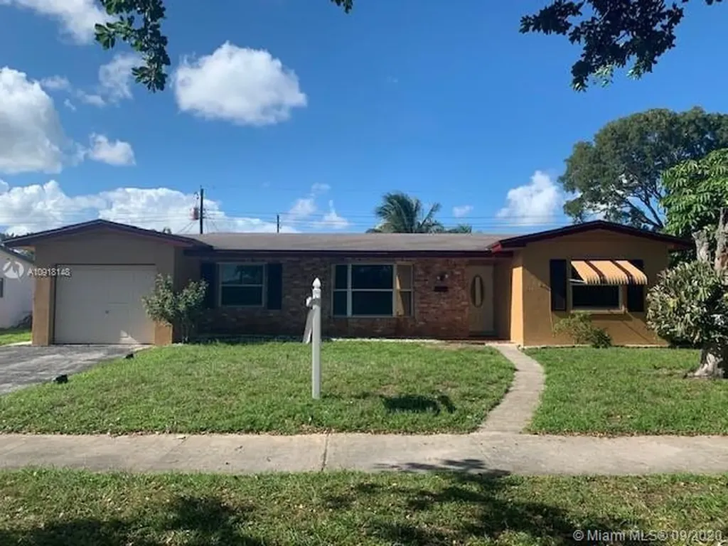 7521 Roosevelt Street Hollywood FL 33024