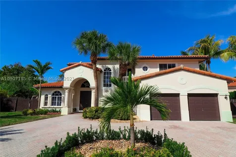8123 NW 158th Terrace Miami Lakes FL 33016