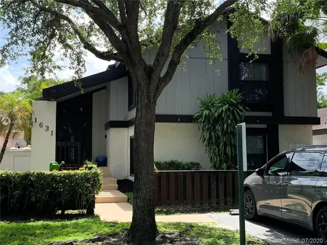 1631 W Sandpiper Circle Pembroke Pines FL 33026