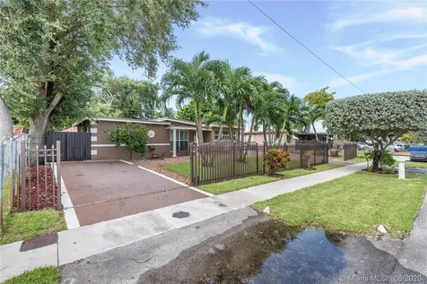 5606 SW 36th Street West Park FL 33023