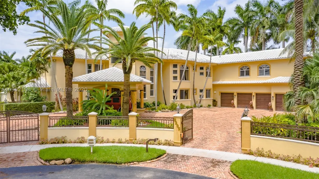 8205 NW 157th Terrace Miami Lakes FL 33016