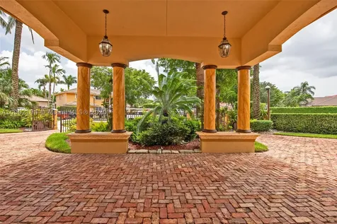 8205 NW 157th Terrace Miami Lakes FL 33016