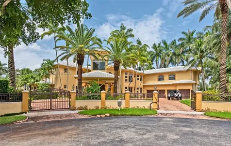 8205 NW 157th Terrace Miami Lakes FL 33016