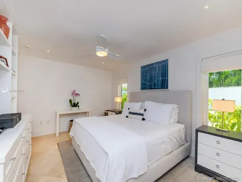 605 Warren Lane Key Biscayne FL 33149