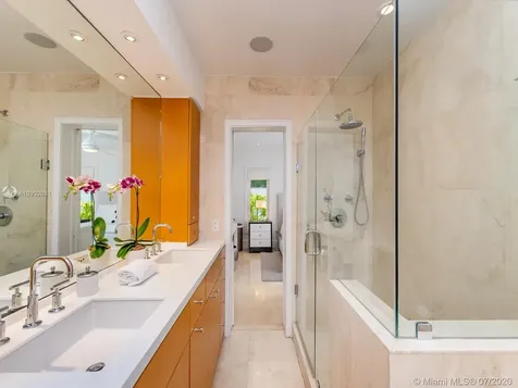 605 Warren Lane Key Biscayne FL 33149
