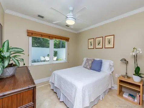 605 Warren Lane Key Biscayne FL 33149