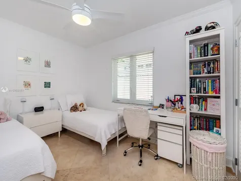 605 Warren Lane Key Biscayne FL 33149