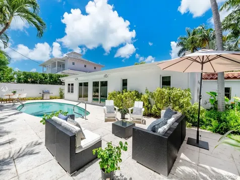 605 Warren Lane Key Biscayne FL 33149