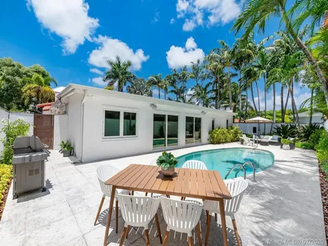 605 Warren Lane Key Biscayne FL 33149