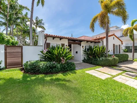 605 Warren Lane Key Biscayne FL 33149